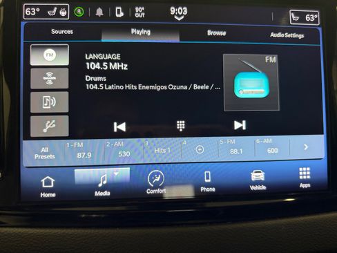 Used 2023 Chrysler Pacifica Touring-L FWD image 18