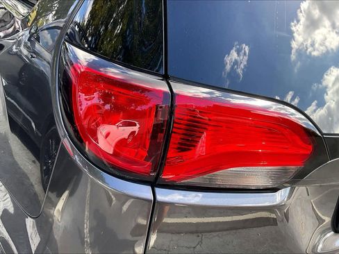 Used 2020 Chrysler Pacifica Limited image 29