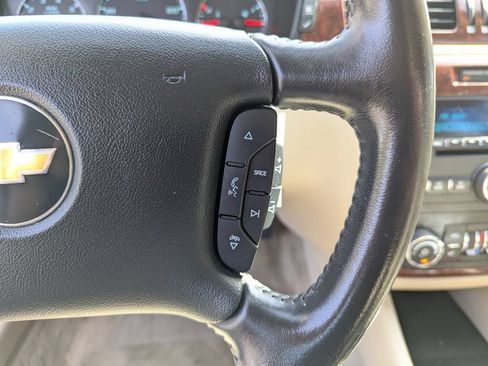 Used 2011 Chevrolet Impala LT w/ Luxury Edition Package FWD image 17