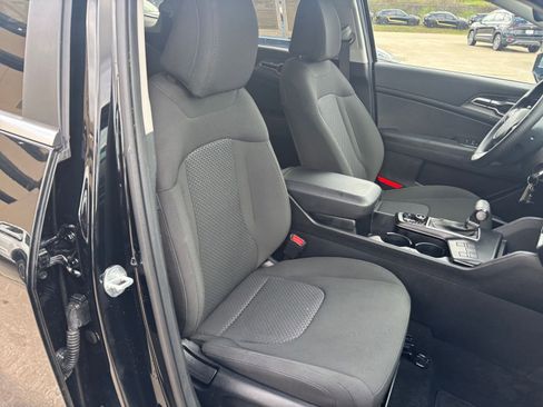Used 2025 Kia Sportage LX image 35