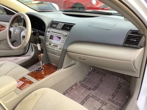 Used 2011 Toyota Camry XLE image 27