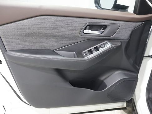 Used 2023 Nissan Rogue SV AWD/4WD image 12