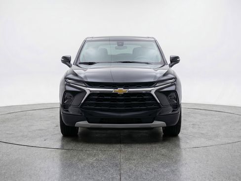 Used 2025 Chevrolet Blazer LT image 2