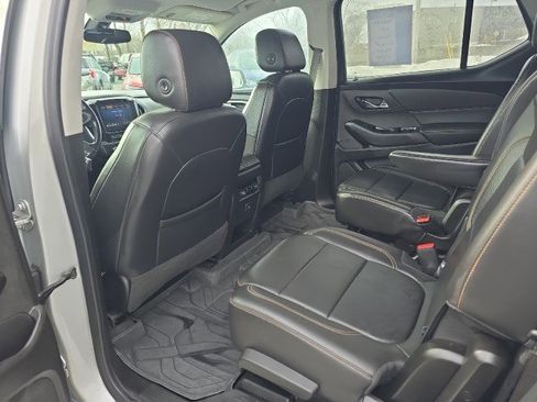 Used 2021 Chevrolet Traverse LT w/ LPO, Blackout Package image 16
