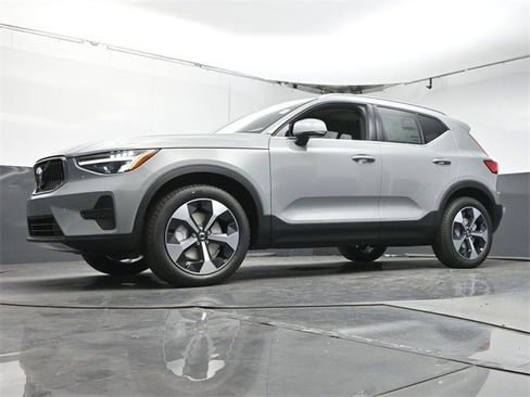 New 2025 Volvo XC40 B5 Core w/ Protection Package Premier image 33