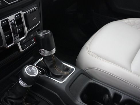 Used 2021 Jeep Wrangler Unlimited Sahara image 55