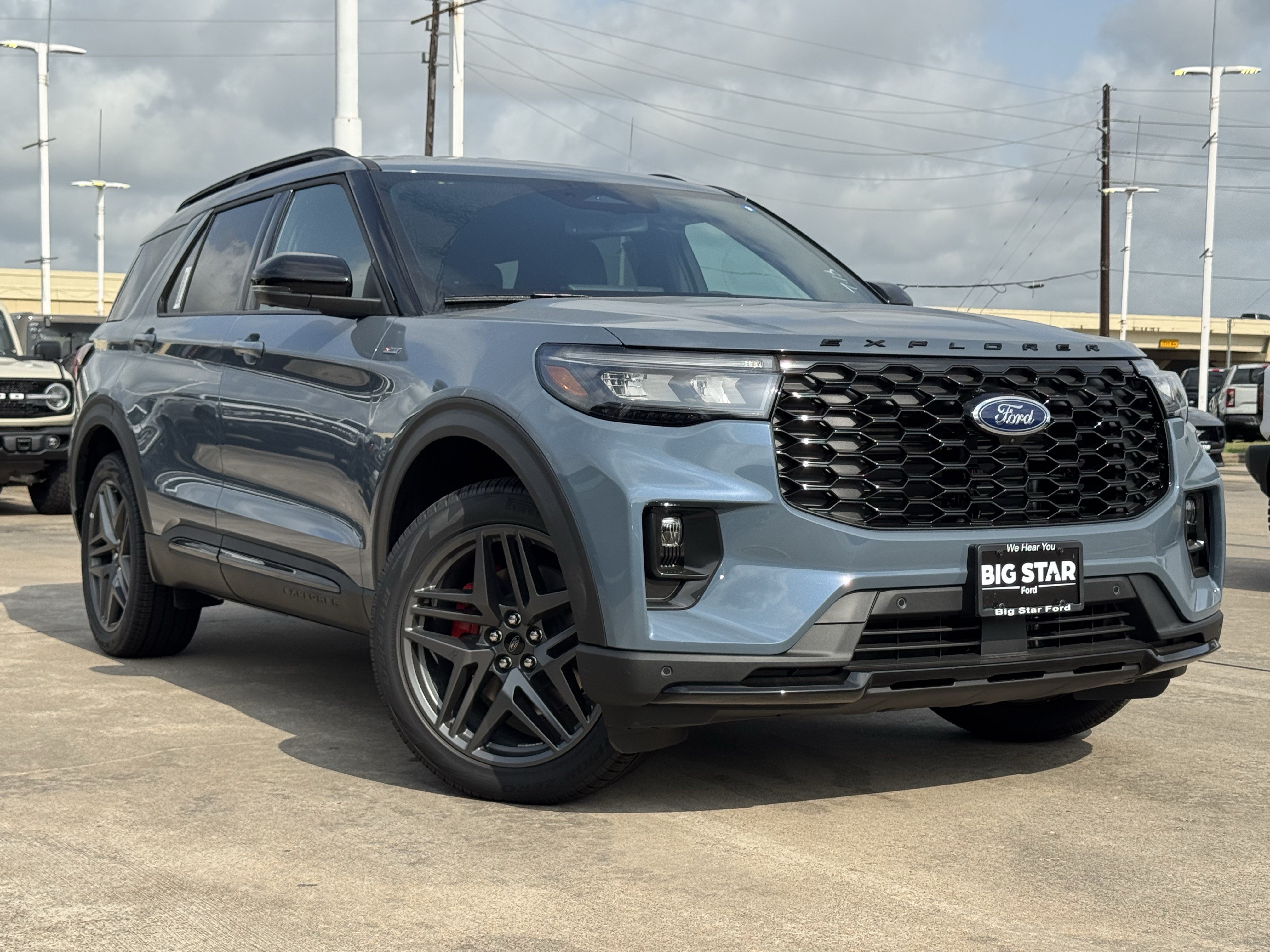 New 2026 Ford Explorer ST-Line w/ ST-Line Street Pack RWD image 2