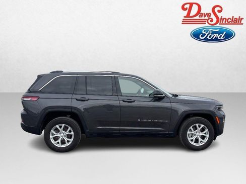 Used 2023 Jeep Grand Cherokee Limited w/ Trailer Tow Prep Group (B) AWD/4WD image 5