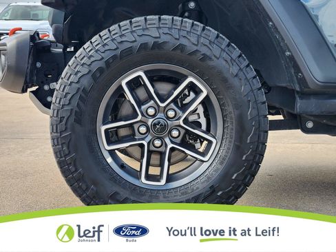 Used 2026 Jeep Gladiator Mojave AWD/4WD image 7