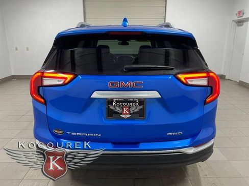 Used 2024 GMC Terrain SLT image 5