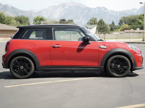 Certified 2024 MINI Cooper SE w/ Signature Upholstery Package FWD image 6