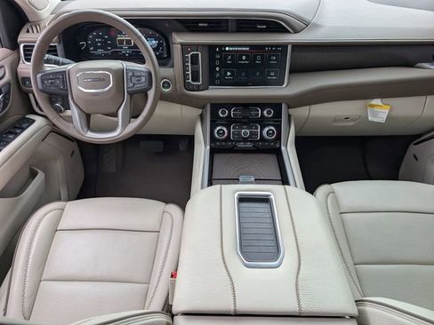 Used 2024 GMC Yukon Denali AWD/4WD image 9
