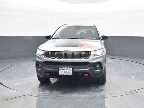 Used 2023 Jeep Compass Trailhawk image 3