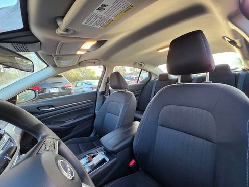 Used 2025 Nissan Altima 2.5 SV image 13