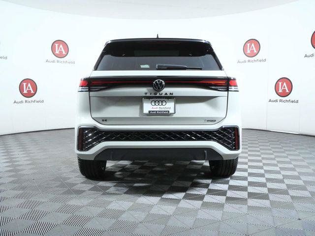 Used 2025 Volkswagen Tiguan SE R-Line AWD/4WD image 7