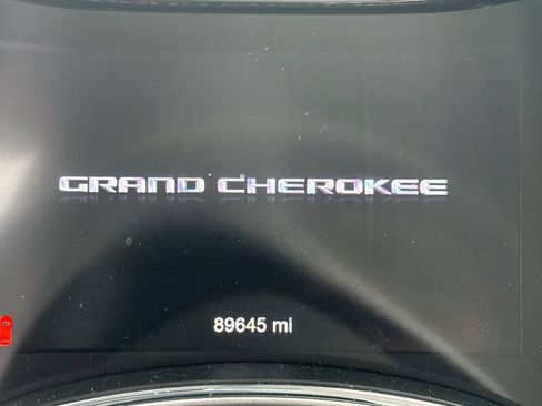 Used 2018 Jeep Grand Cherokee Altitude RWD image 13