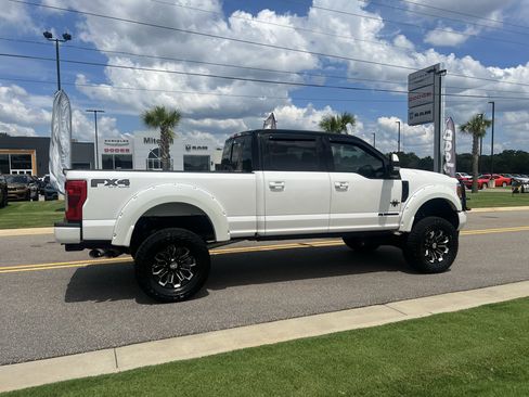 Used 2019 Ford F250 Lariat w/ Lariat Ultimate Package AWD/4WD image 6