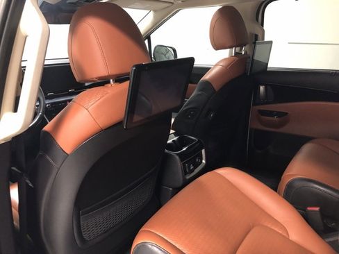 Certified 2024 Kia Carnival SX Prestige image 18