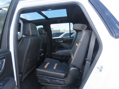 Used 2024 GMC Yukon AT4 w/ AT4 Premium Package AWD/4WD image 19