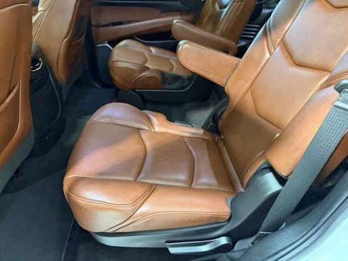 Used 2018 Cadillac Escalade Premium Luxury AWD/4WD image 26