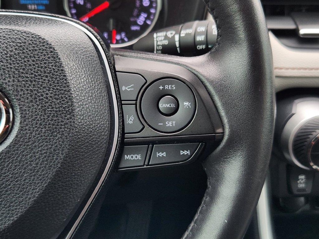 Used 2019 Toyota RAV4 XLE Premium w/ Cold Weather Package AWD/4WD image 18