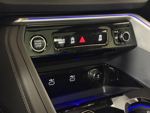 Used 2025 Audi Q5 Premium w/ Convenience Package image 18