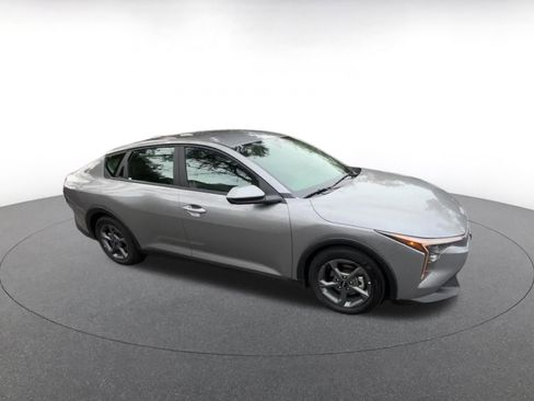 Used 2025 Kia K4 LXS image 2