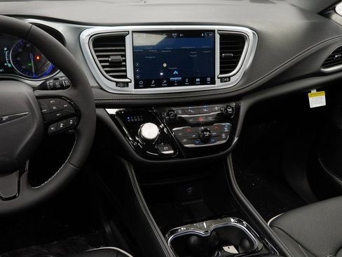 New 2026 Chrysler Pacifica Limited image 22