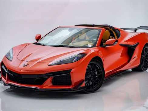 Used 2025 Chevrolet Corvette Z06 w/ Z07 Performance Package RWD image 3