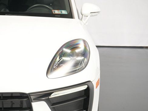 Used 2023 Porsche Macan AWD/4WD image 6