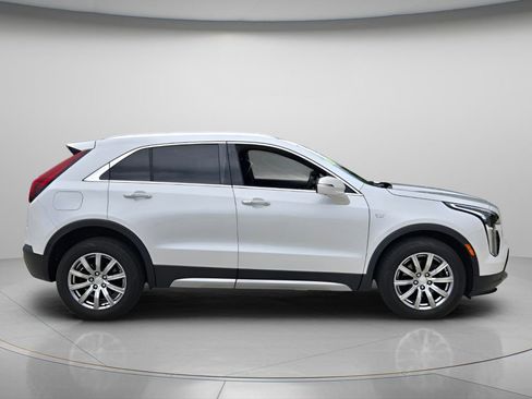 Used 2022 Cadillac XT4 Premium Luxury w/ Enhanced Visibility Package FWD image 5