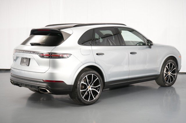 Used 2023 Porsche Cayenne AWD/4WD image 10