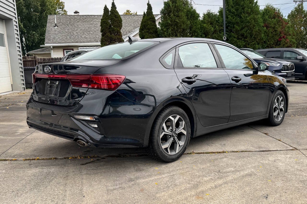 Used 2019 Kia Forte LXS FWD image 3