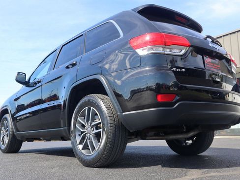 Used 2019 Jeep Grand Cherokee Laredo w/ 18" Wheel & 8.4" Radio Group image 19