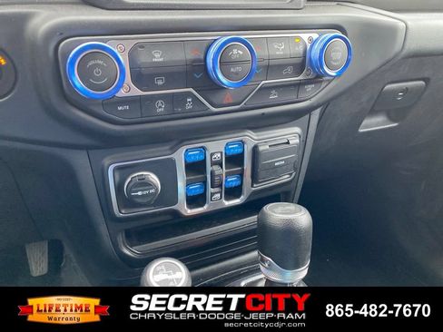 Used 2023 Jeep Wrangler Unlimited Sahara AWD/4WD image 17