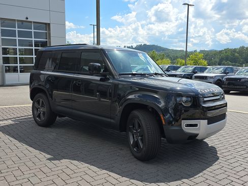 Used 2025 Land Rover Defender 110 S AWD/4WD image 3