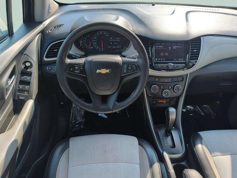 Used 2021 Chevrolet Trax LT AWD/4WD image 21