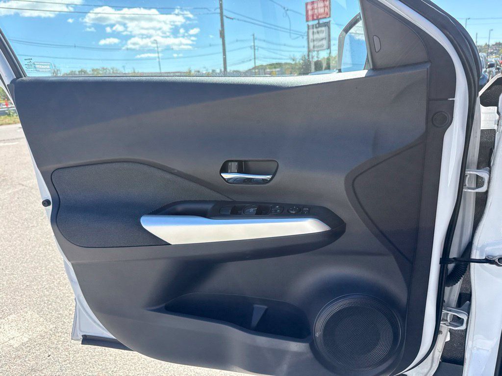 Used 2020 Nissan Kicks SV FWD image 13