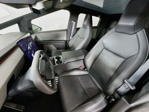 Used 2024 Tesla Cybertruck AWD Crew Cab image 9