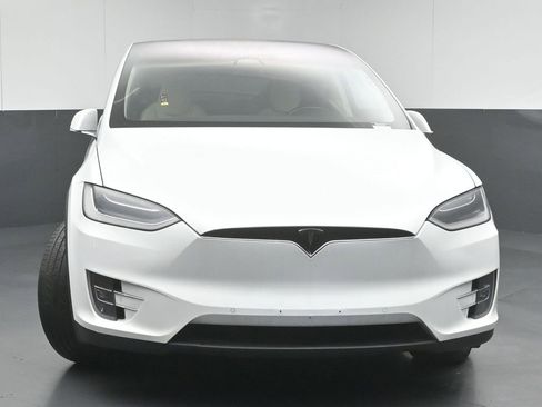 Used 2018 Tesla Model X 75D image 2