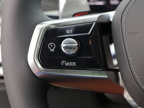 Certified 2025 BMW 740i xDrive AWD/4WD image 18