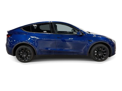 Certified 2023 Tesla Model Y Long Range AWD/4WD image 7