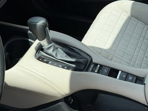 Used 2023 Honda HR-V LX image 14