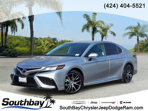 Used 2024 Toyota Camry SE FWD image 1