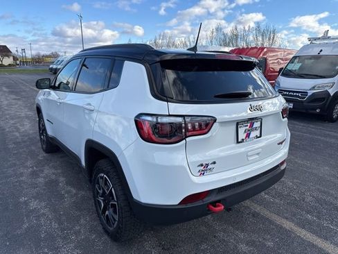 Used 2024 Jeep Compass Trailhawk image 5