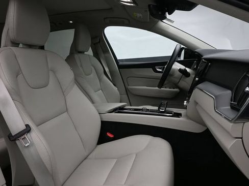 Used 2024 Volvo XC60 B5 Core w/ Climate Package AWD/4WD image 32