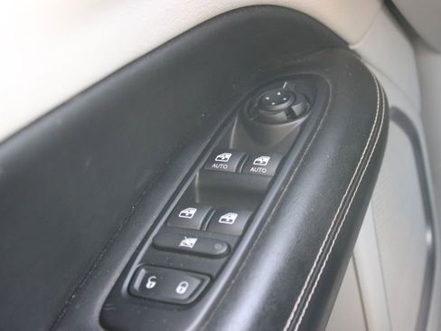 Used 2018 Jeep Compass Latitude w/ Popular Equipment Group image 37