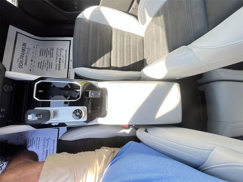 New 2025 Mitsubishi Outlander SE image 21