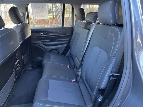 Certified 2023 Jeep Grand Cherokee Laredo image 15