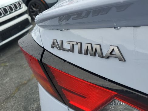 Used 2023 Nissan Altima 2.5 SR FWD image 7